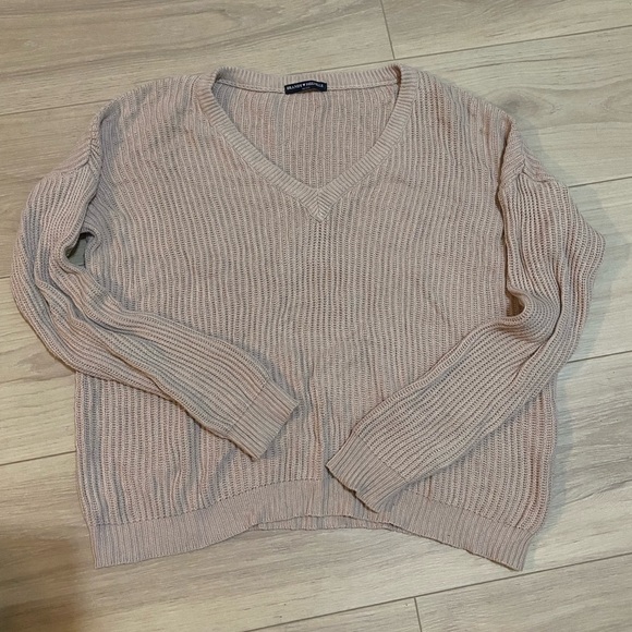 Brandy Melville Tops - Brandy Melville Knit Sweater, sits very flattering on, super soft